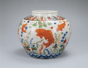 【重要文化財】 五彩魚藻文壷