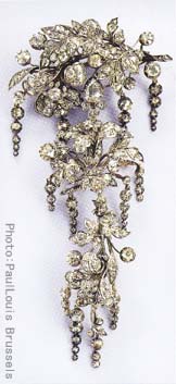 ストマッカーを伴うパリュール(一部)