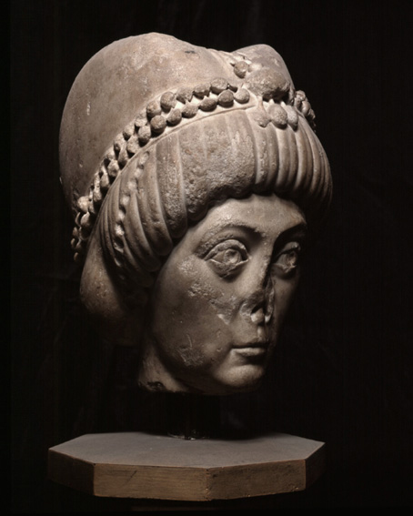 皇帝妃テオドラの頭部像