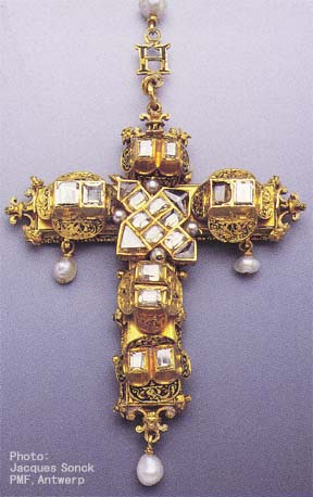 聖遺物入れ付きクロス・ペンダント