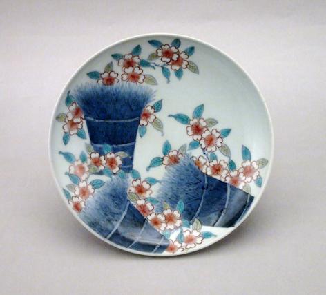 色絵　桜花柴束文皿 （いろえ　おうかさいそくもんさら）
