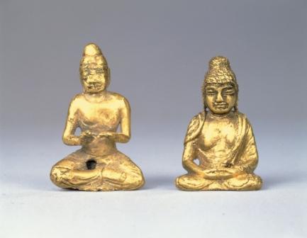 重要文化財　如来・菩薩坐像　（大峯山出土）