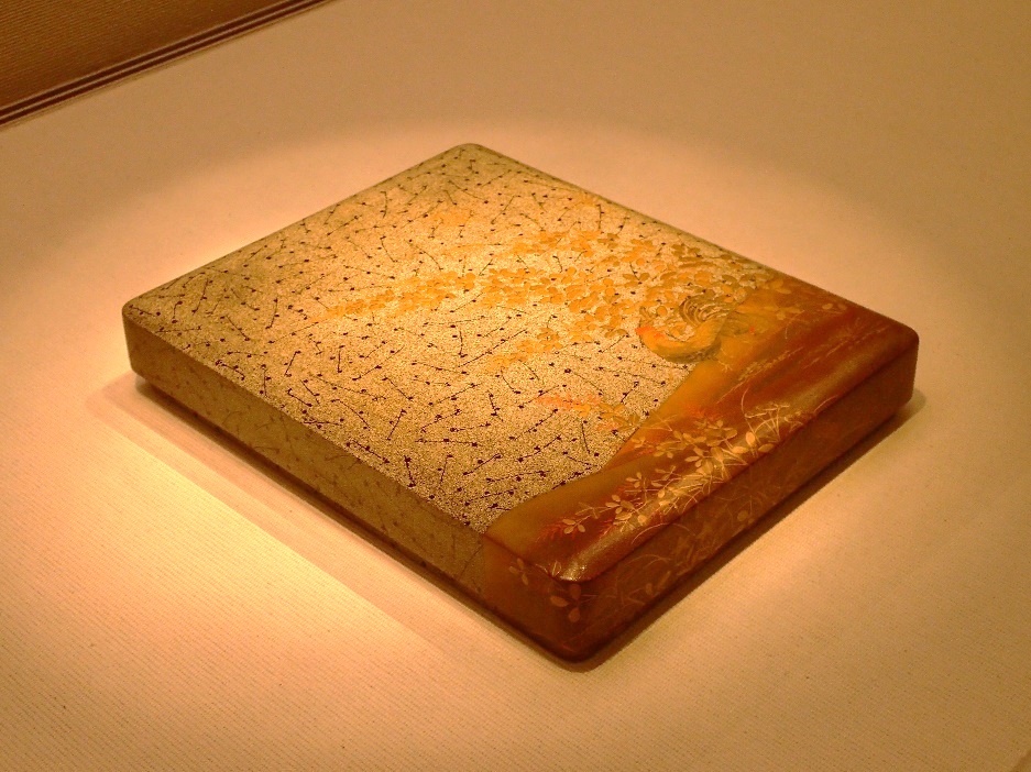 《秋草鶏蒔絵硯箱》