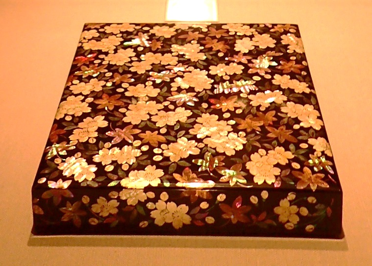 《桜紅葉青貝色紙箱》