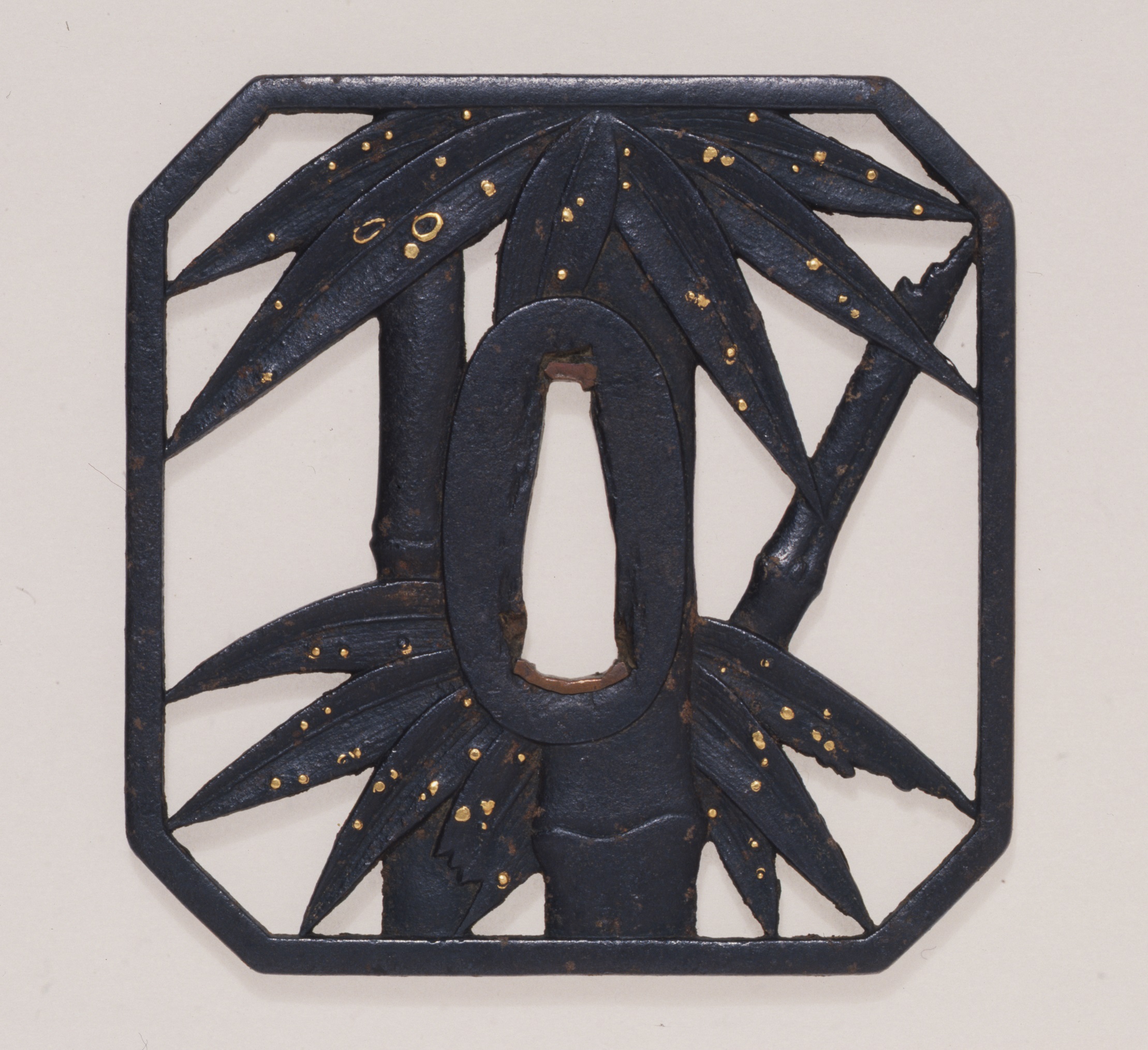 鉄金象嵌　若竹文透彫鐸