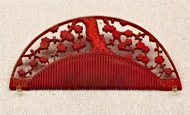 《梅透彫櫛》　（うめすかしぼりくし）