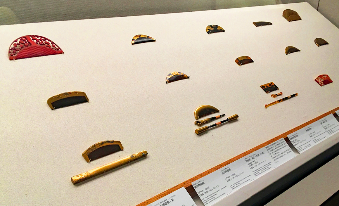 四季折々の意匠や幾何学模様をあしらう櫛・笄（こうがい）等の数々