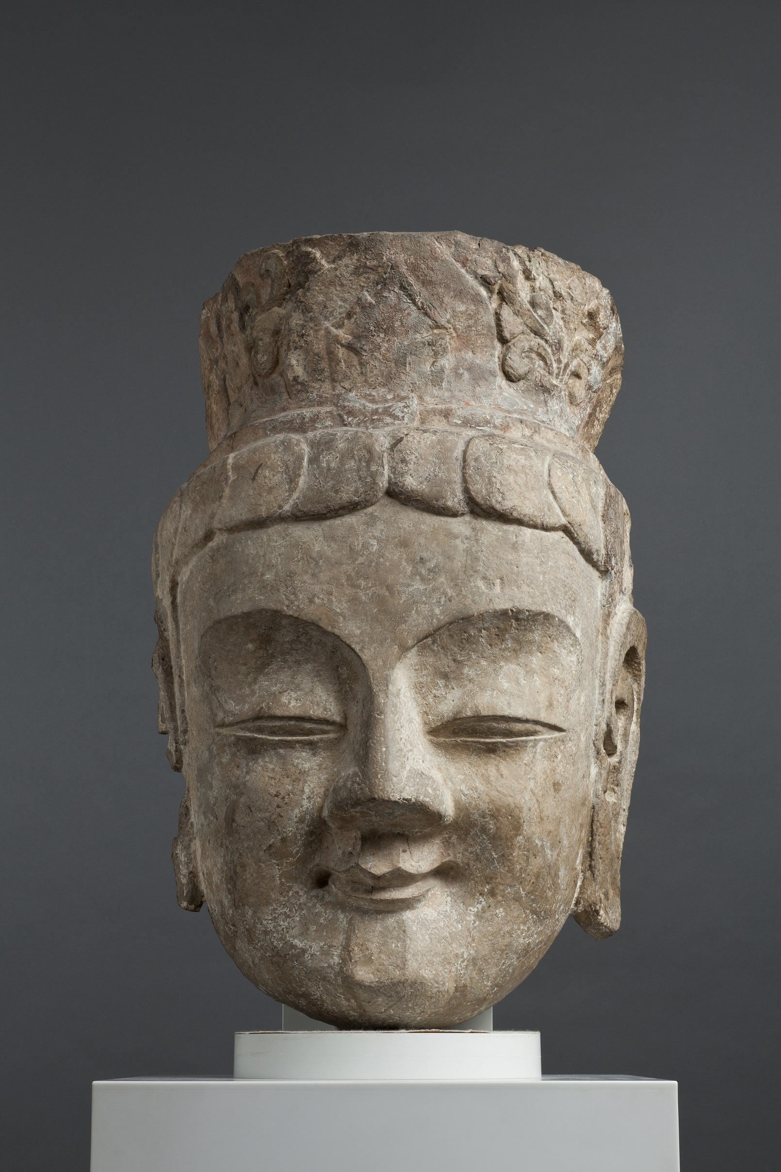 《石造菩薩立像頭部》